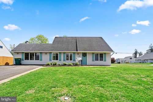 60 Upland Rd, LEVITTOWN, PA, 19056-2628 | Card Image