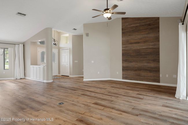 11242 Riddle Dr, House other with 3 bedrooms, 3 bathrooms and null parking in SPRING HILL FL | Image 14
