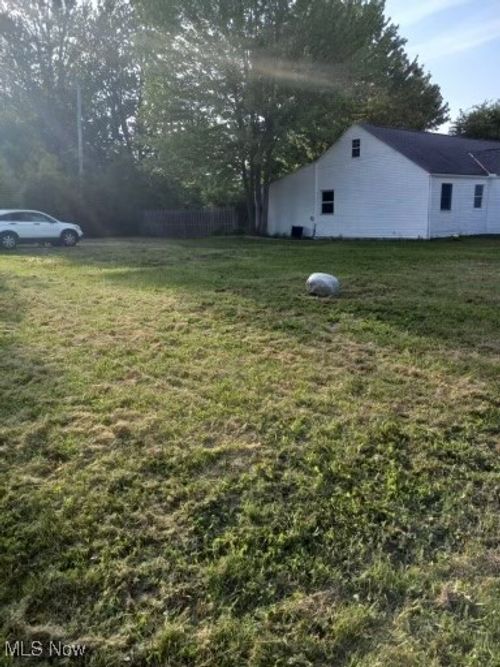 786 Oliver St, Sheffield Lake, OH, 44054-1017 | Card Image