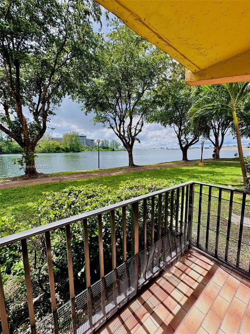 15-4805 Nw 7th St, Miami, FL, 33126-2175 | Card Image