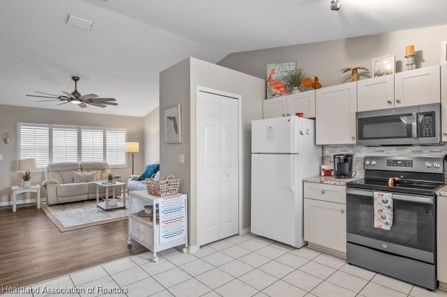 Kitchen to living room | Image 5