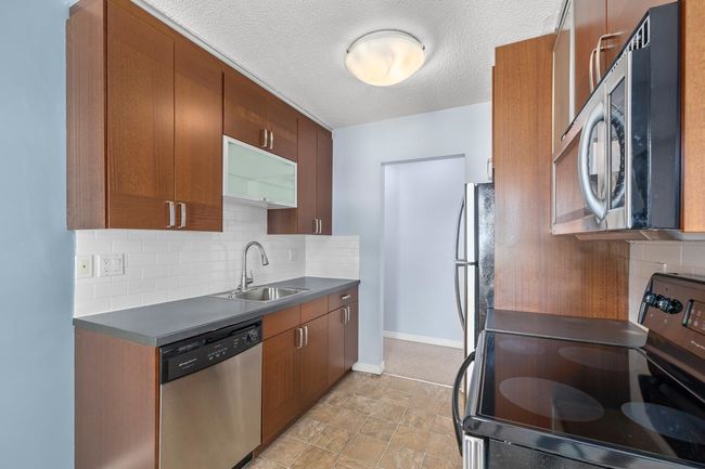 302 - 134 W 20 Th Street, Condo with 2 bedrooms, 1 bathrooms and 1 parking in North Vancouver BC | Image 4