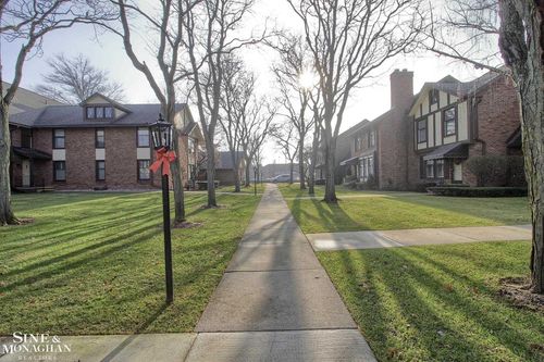 1750 Vernier Rd, Grosse Pointe Woods, MI, 48236-1582 | Card Image