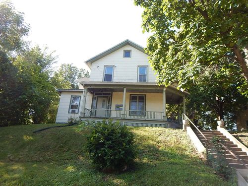 421 E 7th St, Davenport, IA, 52803-5569 | Card Image