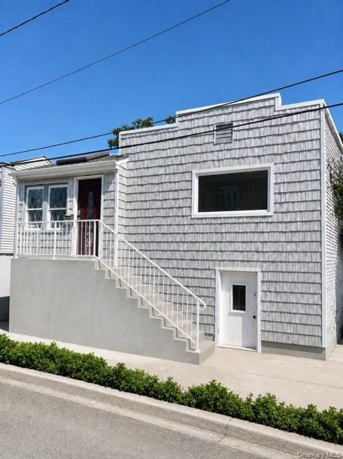 4 Jarvis Ct, Far Rockaway, NY, 11691-5512 | Card Image