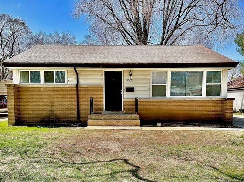 1152 Hiawatha Dr, Elgin, IL, 60120-2534 | Card Image