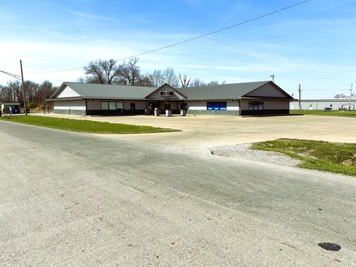 5 Williamson Dr, Fairfield, IL, 62837-2369 | Card Image