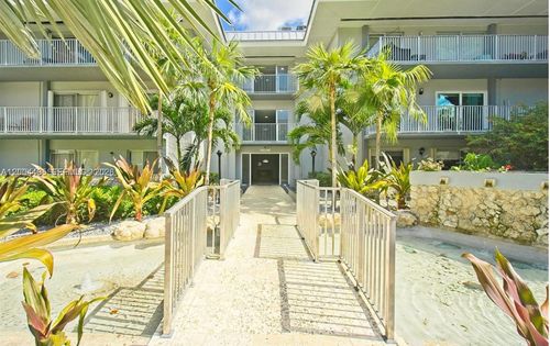 207s-7401 Sw 82nd St, Miami, FL, 33143-7347 | Card Image