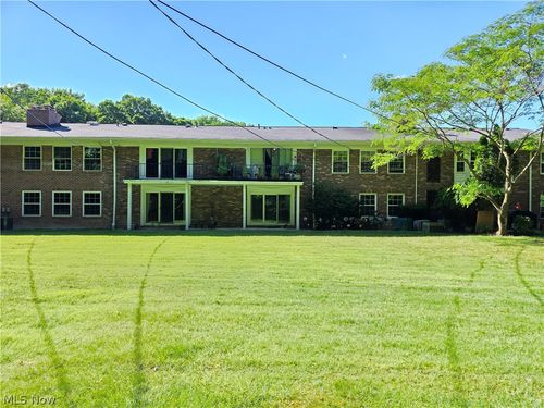 6960 Carriage Hill Dr, Brecksville, OH, 44141-1254 | Card Image