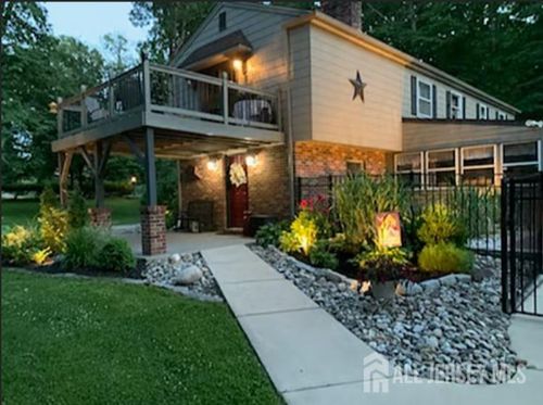 240 Burrs Rd, BURLINGTON, NJ, 08016-9761 | Card Image