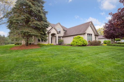 921 Gleneagles, Highland, MI, 48357-4780 | Card Image