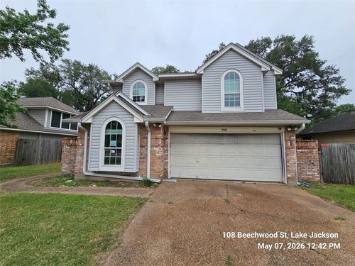 108 Beechwood St, Lake Jackson, TX, 77566-4516 | Card Image