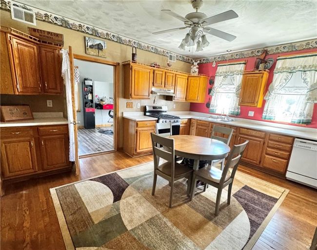 211 Stephens St, House other with 4 bedrooms, 4 bathrooms and 3 parking in Vanderbilt PA | Image 11