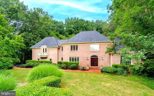 10700 Hunters Run Ct, Vienna, VA, 22181-2837 | Card Image