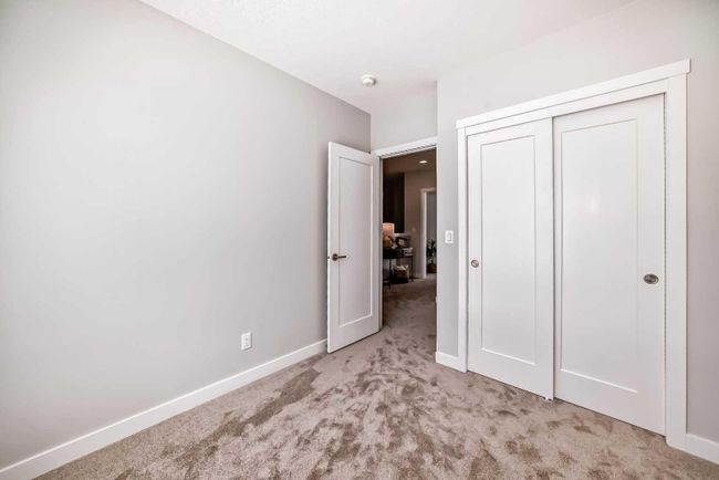 408 Shawnee Square Sw, Home with 3 bedrooms, 2 bathrooms and 3 parking in Calgary AB | Image 32