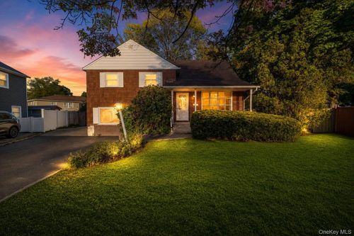 23 Library Ln, Plainview, NY, 11803-3010 | Card Image