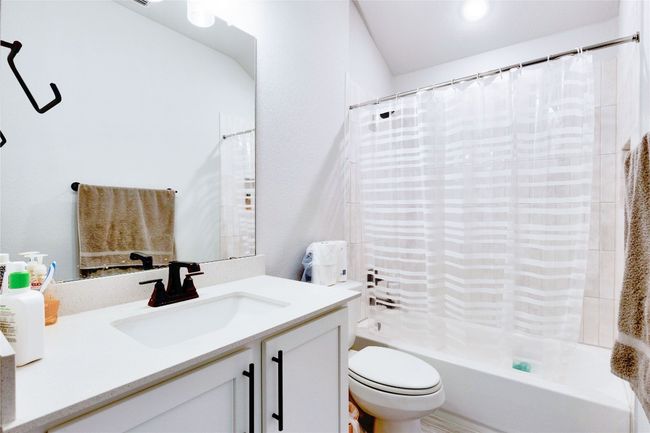 Full bathroom with toilet, vanity, and shower / bath combo with shower curtain | Image 20