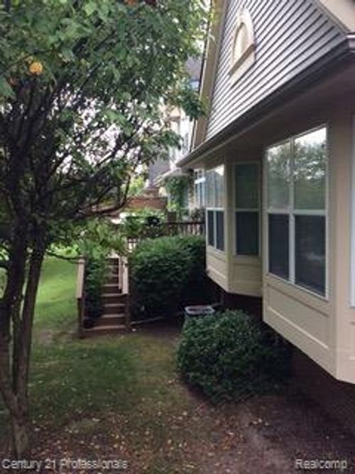 16-1533 Covington Xing, Commerce Township, MI, 48390-2844 | Card Image