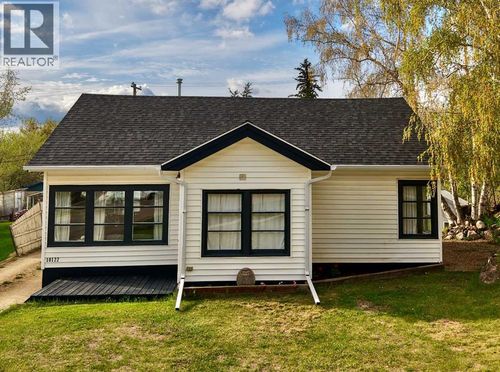 10122 106 Avenue, Peace River, AB, T8S1K9 | Card Image
