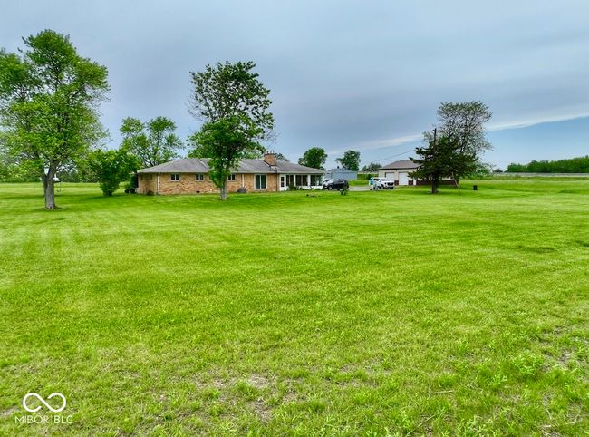 view of grassy yard | Image 7