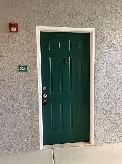 523-18001 Richmond Place Dr, TAMPA, FL, 33647-1745 | Card Image