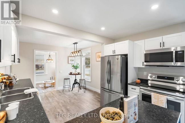 80 King St E, House other with 4 bedrooms, 2 bathrooms and 6 parking in Omemee ON | Image 11