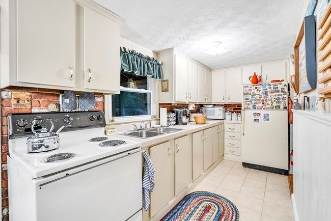 51 Pine St, House other with 3 bedrooms, 1 bathrooms and 5 parking in Sudbury MA | Image 11