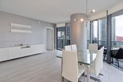 1906 - 45 Sw 9th St, Condo with 2 bedrooms, 2 bathrooms and null parking in Miami FL | Image 3