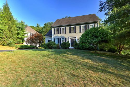 25 Fenwick Dr, Avon, CT, 06001-5115 | Card Image