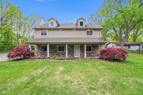 3376 Hessel Ave, Rochester Hills, MI, 48307-4842 | Card Image