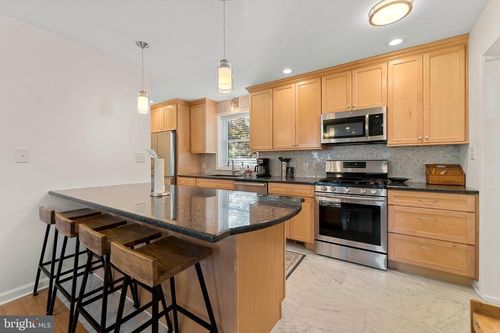 33 Ancell St, ALEXANDRIA, VA, 22305-2502 | Card Image