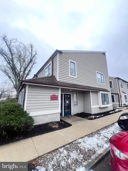 el1-920 Lawn Ave, SELLERSVILLE, PA, 18960-1560 | Card Image