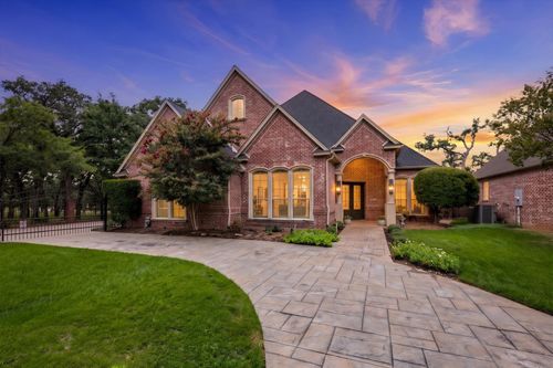 2726 Country Club Rd, Pantego, TX, 76013-3100 | Card Image