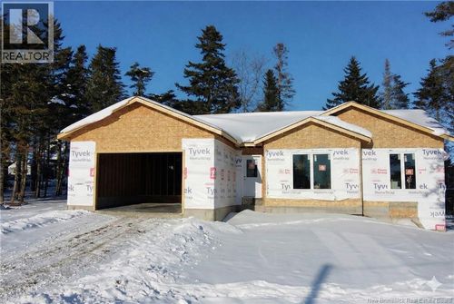 33 Burman St, Sackville, NB, E4L0E1 | Card Image