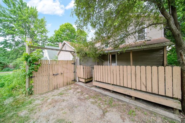 624 N Broad St, Home with 5 bedrooms, 3 bathrooms and 2 parking in Adrian MI | Image 7