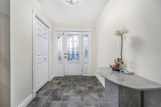38 River View Dr, House other with 4 bedrooms, 3 bathrooms and 4 parking in Brampton ON | Image 5