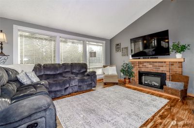 11510 Se 320th Place, House other with 3 bedrooms, 3 bathrooms and 2 parking in Auburn WA | Image 3