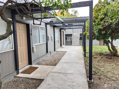 8805 14th Ave S, Seattle, WA, 98108-4861 | Card Image