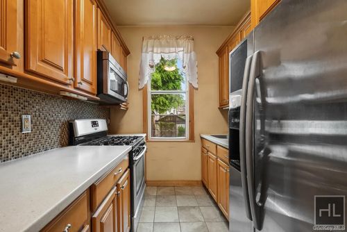 3424 34th St, Astoria, NY, 11106-1217 | Card Image