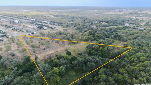 193 E Medium Meadow Dr, Lytle, TX, 78052-3988 | Card Image