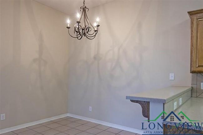 816 Toler Rd, Townhouse with 3 bedrooms, 2 bathrooms and null parking in Longview TX | Image 5