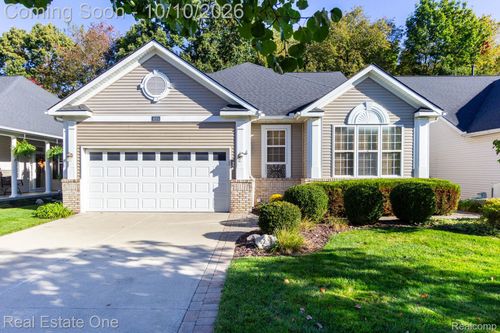 4004 Hillsdale Dr, Auburn Hills, MI, 48326-4305 | Card Image