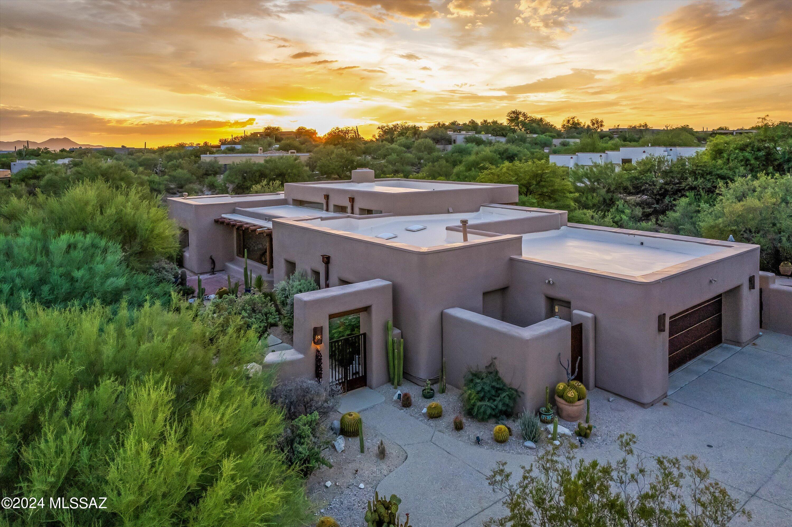 Via Bellas Catalinas , Tucson, AZ 85718