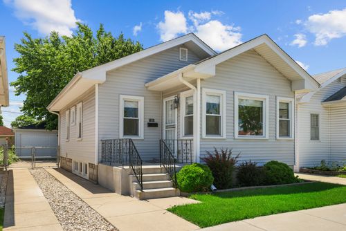 7351 W Barry Ave, Chicago, IL, 60707-1256 | Card Image
