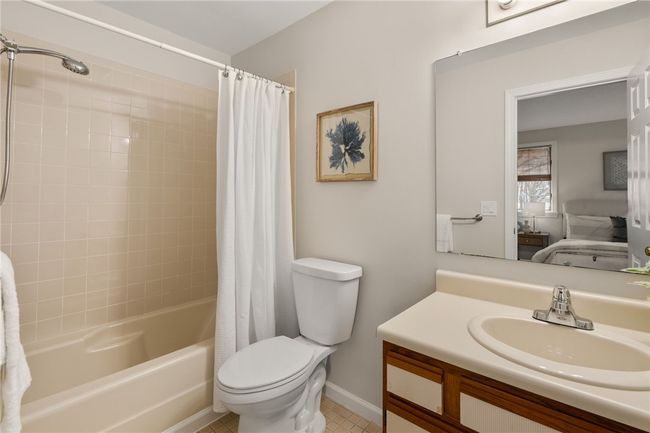 844 Bullocks Point Ave, Condo with 2 bedrooms, 3 bathrooms and 1 parking in Riverside RI | Image 18