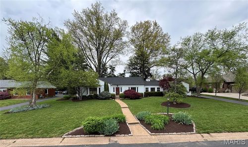 9053 Saranac Dr, Saint Louis, MO, 63117-1022 | Card Image