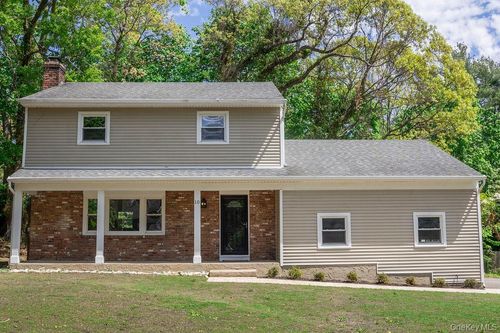 10 Tudor Dr, Stony Brook, NY, 11790-1323 | Card Image