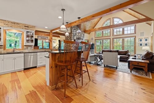 33 Old Ridge Rd, Winhall, VT, 05340-8836 | Card Image