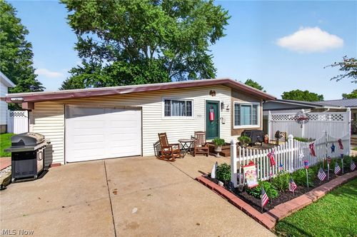 555 Standish St Nw, Massillon, OH, 44647-5326 | Card Image