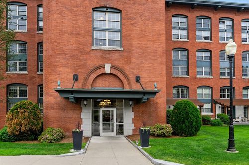 unit-112-1 Tupperware Dr, North Smithfield, RI, 02896-6835 | Card Image